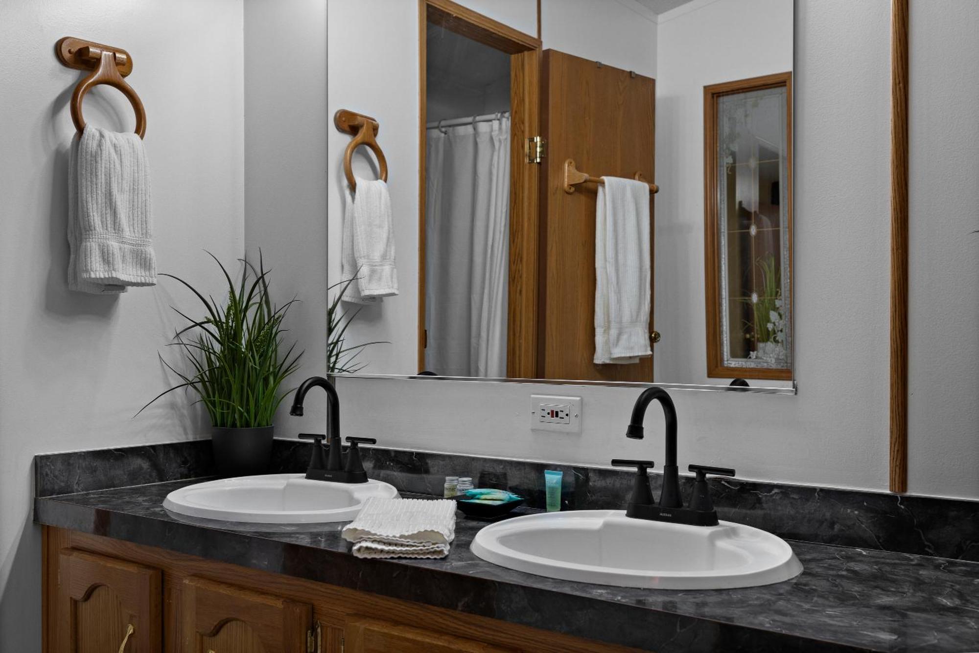 Let'S Go ! Fisherman, Families, Pools One Minute From Your Door, Comfort, Location Perfect, Amenity-Rich, Pup Friendly, Discover An Exceptional Wyoming Stay, Thermopolis River Walk Home At Hot Springs State Park, 'Where Families And Fisherman Stay' Ngoại thất bức ảnh